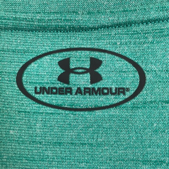 UA Men’s short sleeve V-neck tee. - Picture 3 of 3